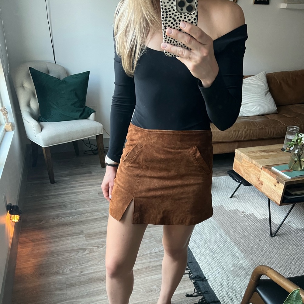 BLANK NYC - Suede Mini Skirt - Picture 2 of 4